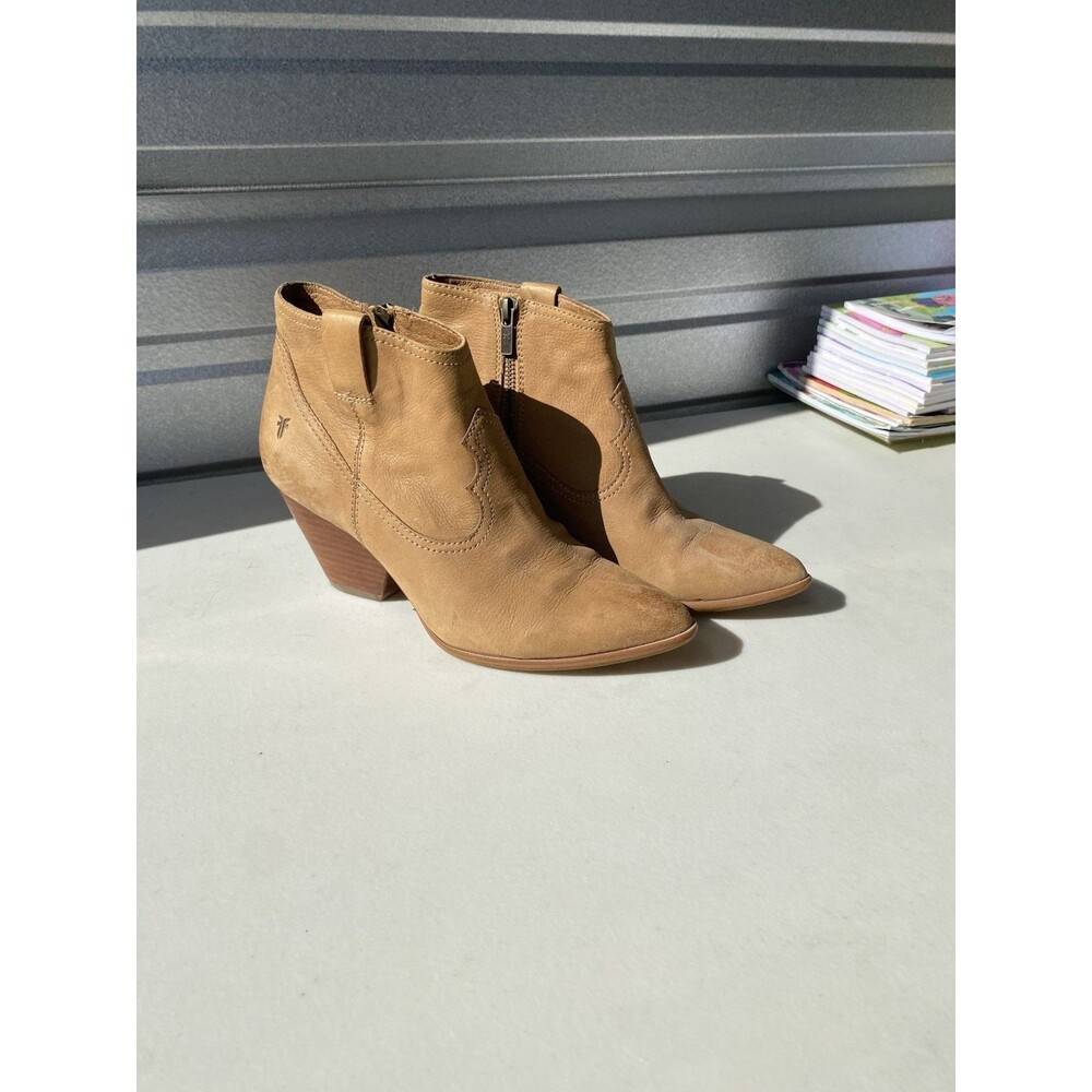 FRYE Reina Western Ankle Boots Women 8.5M Sand Tan Leather Pointed Toe Side Zip